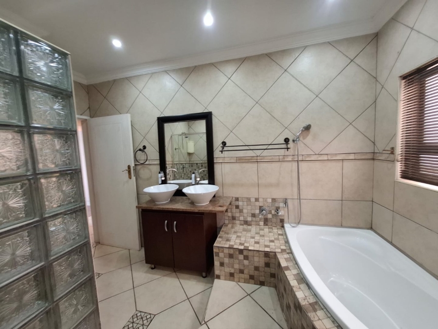 4 Bedroom Property for Sale in Safari Gardens North West